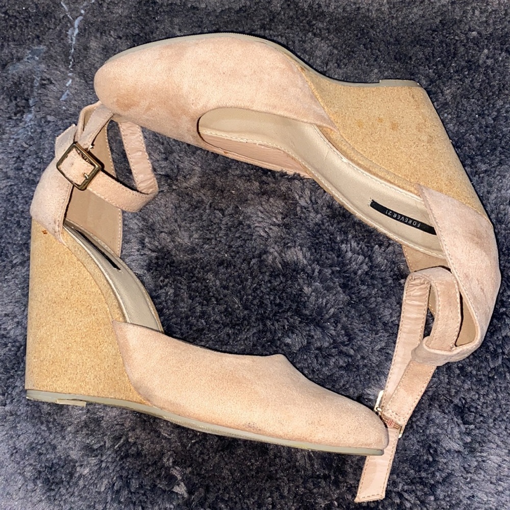 Pointed Toe Wedges - Picture 5 of 9